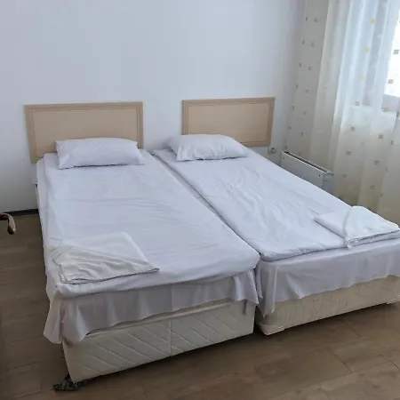 студио, стената *