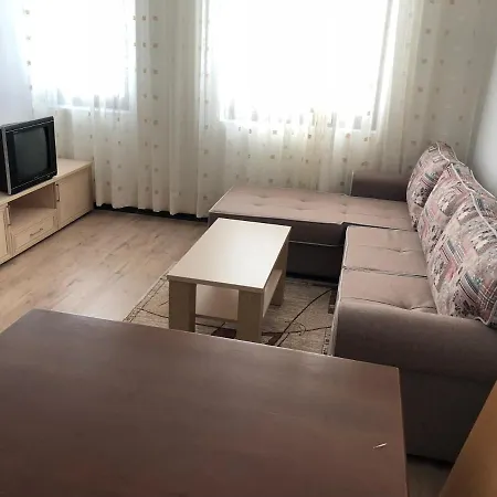 Apartament студио, стената *